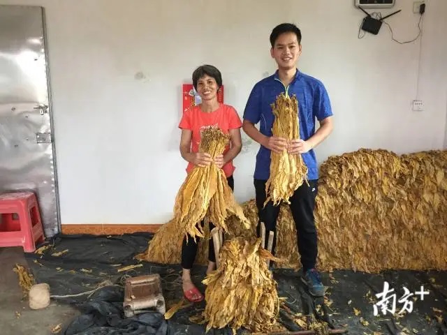扶贫一线燃烧青春，“90后”第一书记为贫困村打造“不走”的事情队