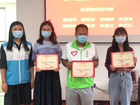 投身社区助防控 最美逆行自愿红——白云山皇冠现金第三党支部苏晓欣被多宝街授予“抗疫先锋”称呼