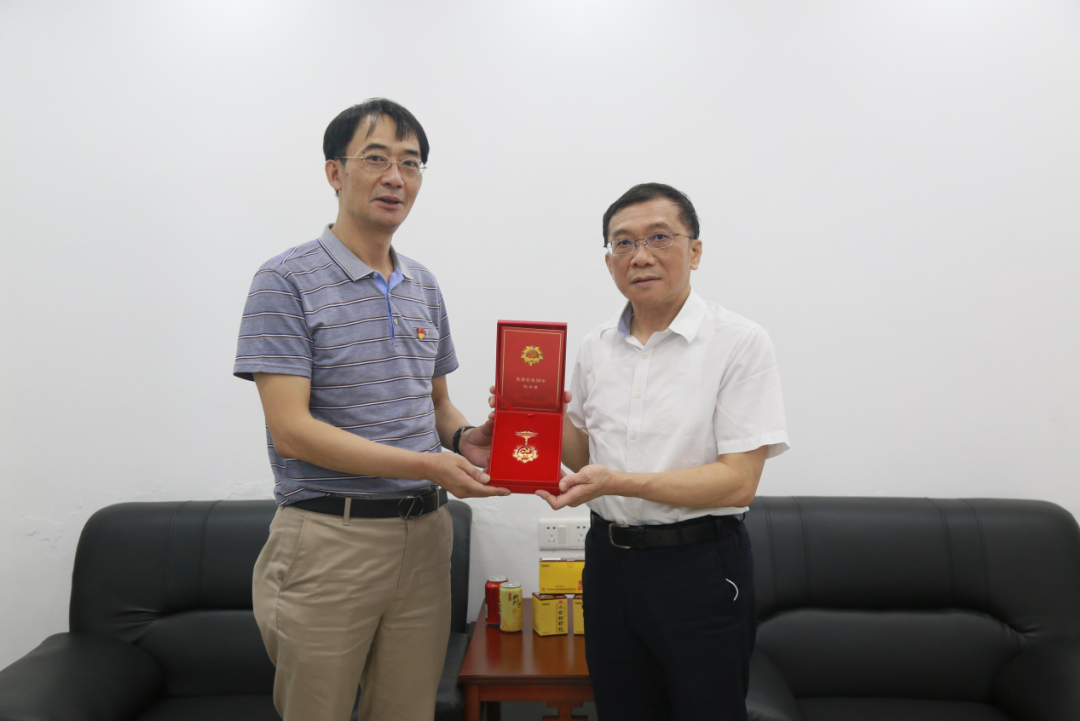 共忆党史话初心，矢志不渝跟党走 ——白云山皇冠现金公司“七一”前夕慰问离休干部刘玉珍同志