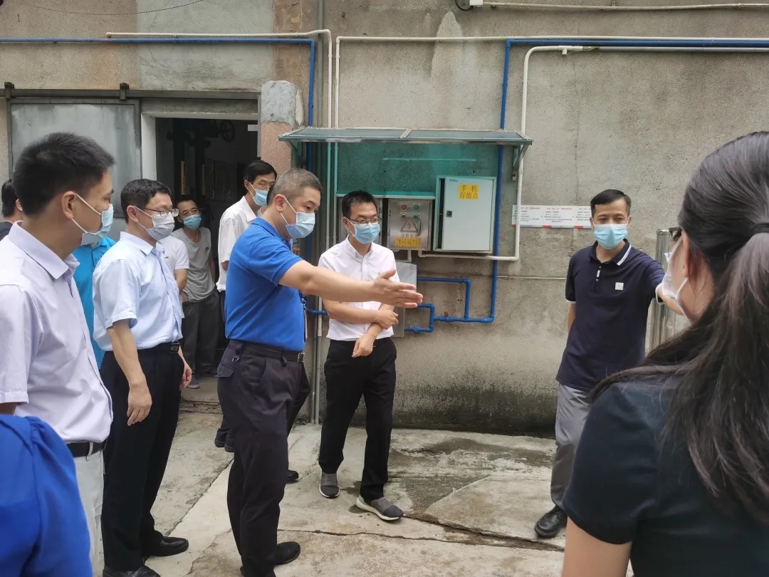 海珠区常务副区长傅晓初到白云山皇冠现金公司开展清静生产检查