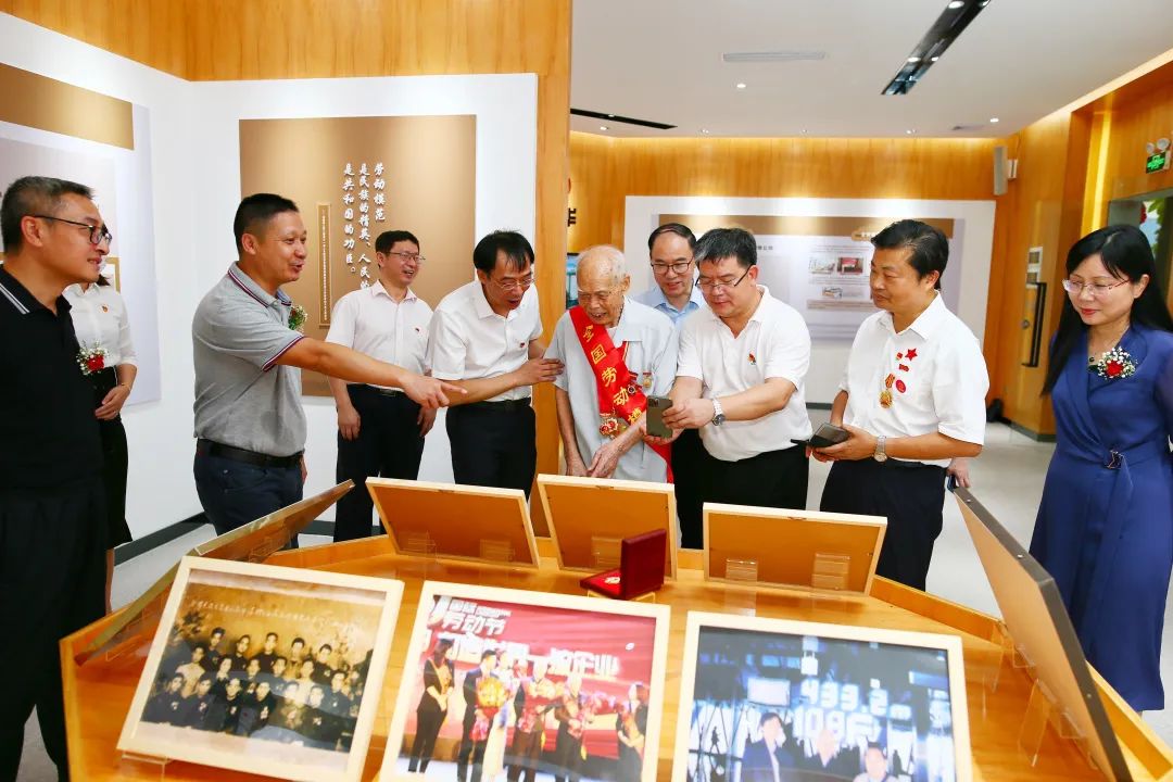 喜讯丨白云山皇冠现金公司党委荣获广药集团“五星党委”声誉称呼