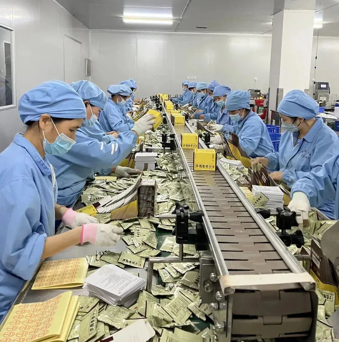 解封不解防，小柴胡颗粒守护您！白云山皇冠现金公司力保生产稳供应