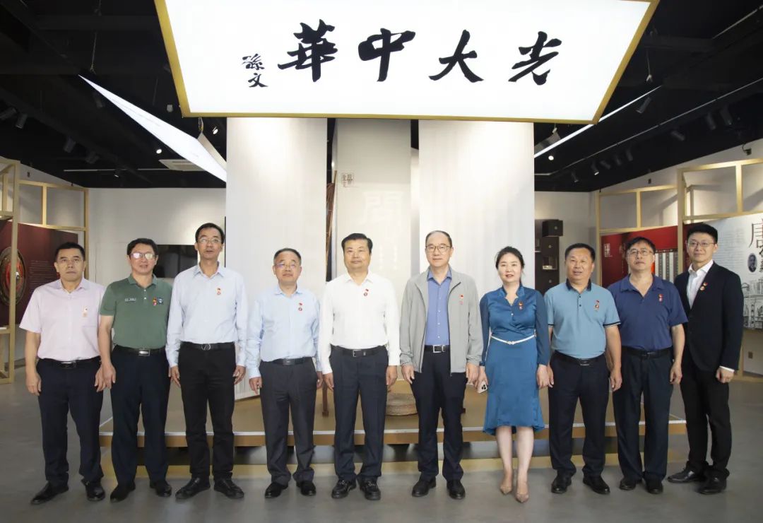 肩负使命启新程 凝心聚力谱华章——广药集团党委书记、董事长李楚源带队调研白云山皇冠现金公司并召开向导干部大会宣布人事任命