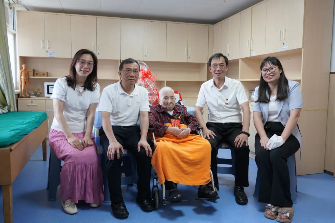 情系革命先进 赓续红色基因——白云山皇冠现金公司慰问离休干部刘玉珍