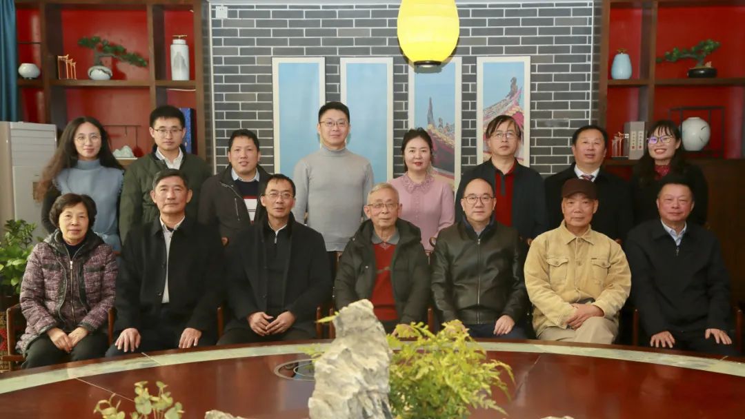 声声祝福语 浓浓眷注情——白云山皇冠现金公司开展新春送温暖系列运动