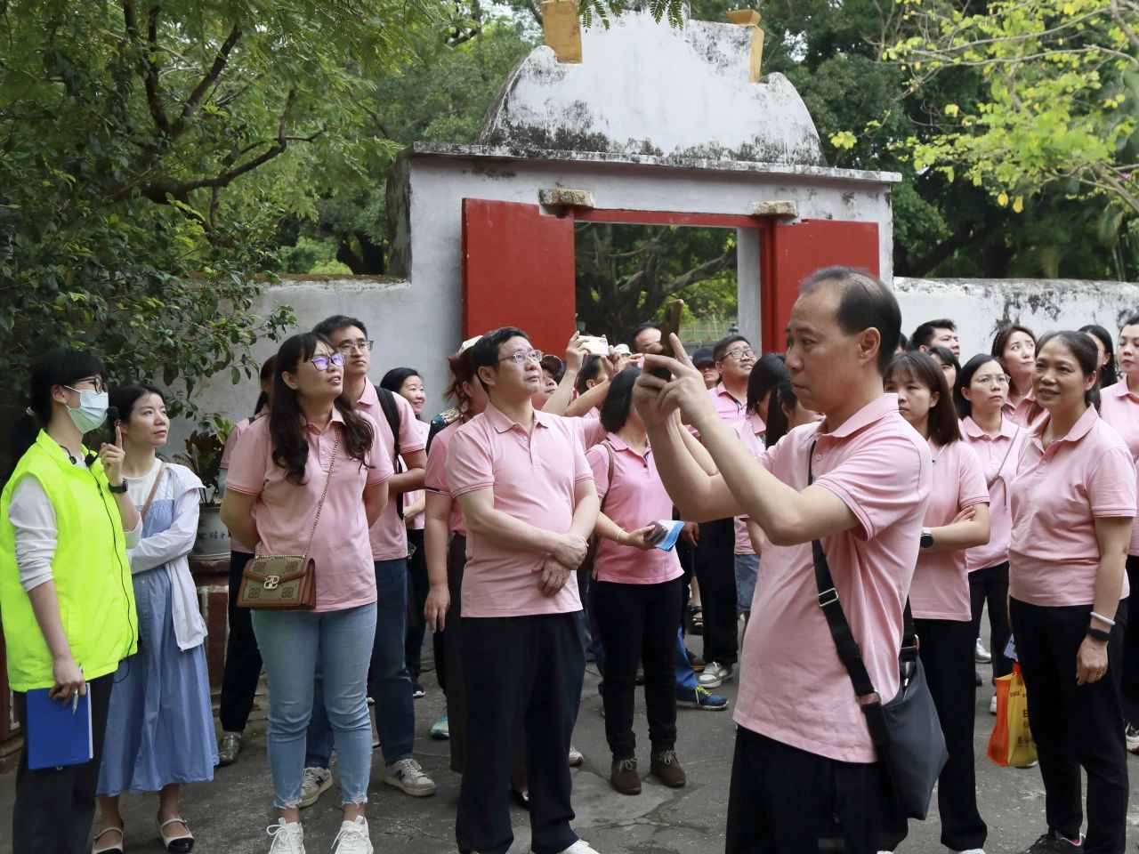 白云山皇冠现金公司工会开展“追忆红色历史 凝聚奋进实力” 主题运动